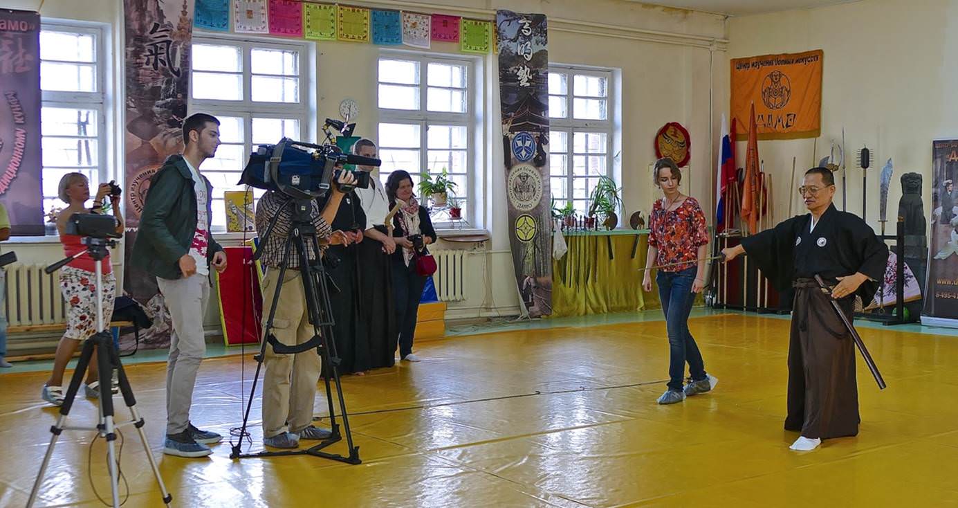ロシア政府高官の指示で、モスクワのテレビ取材陣がやってきた！